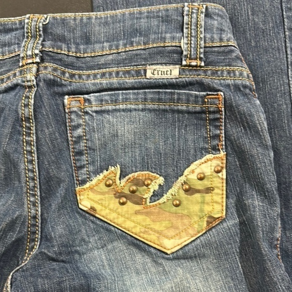 441. Cruel women’s boot cut low rise blue jeans camo design pockets size 7 R